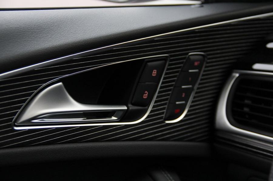 Детали интерьера Audi RS6 Avant (4G, C7) 2013 года  (WW) (фото 36 из 90)